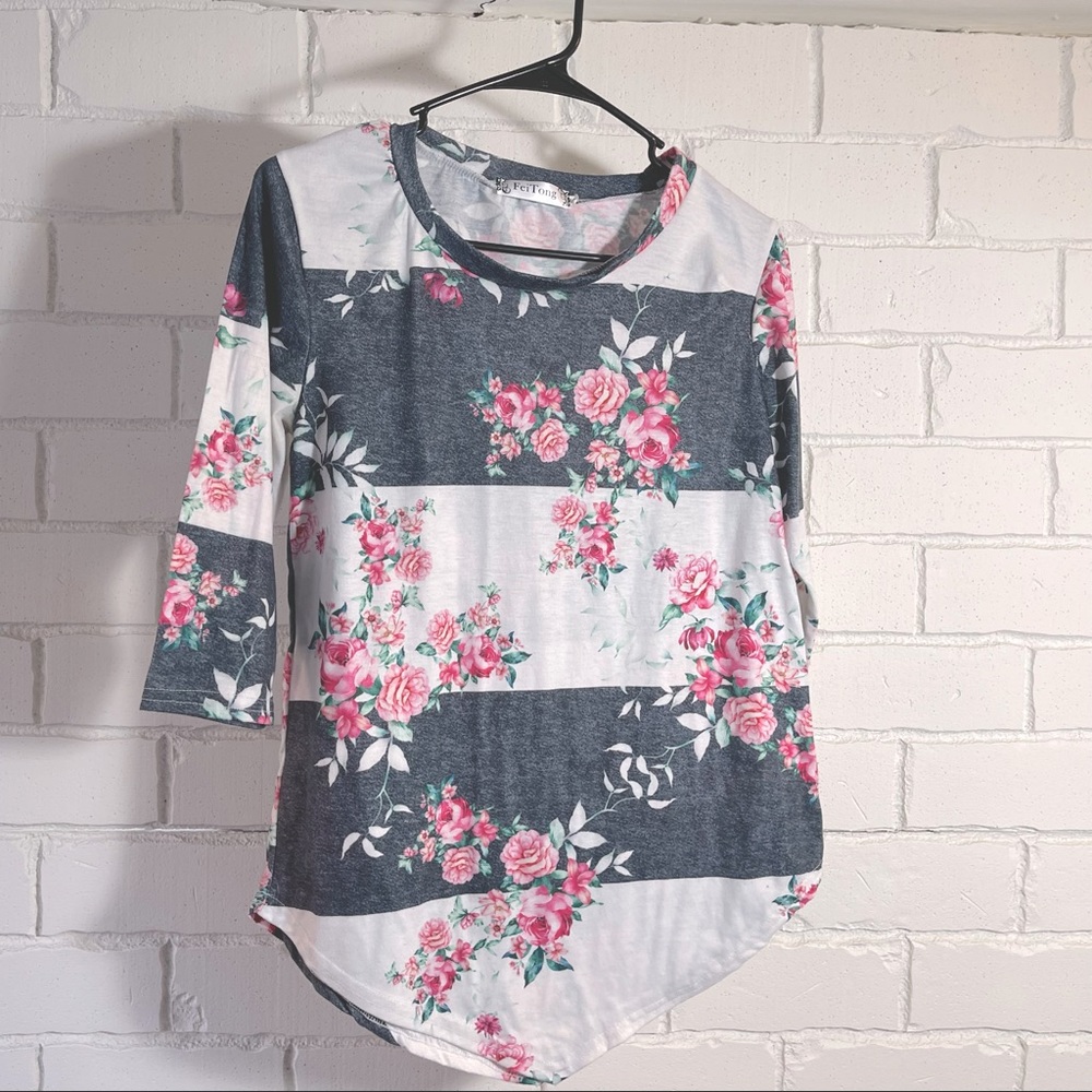 FeiTong gray and white and pink mid length sleeve shirt size medium